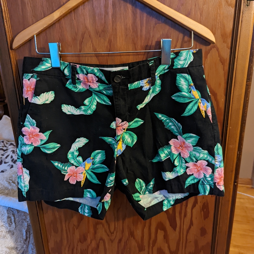 Old Navy shorts. Size 6. NWOT.
